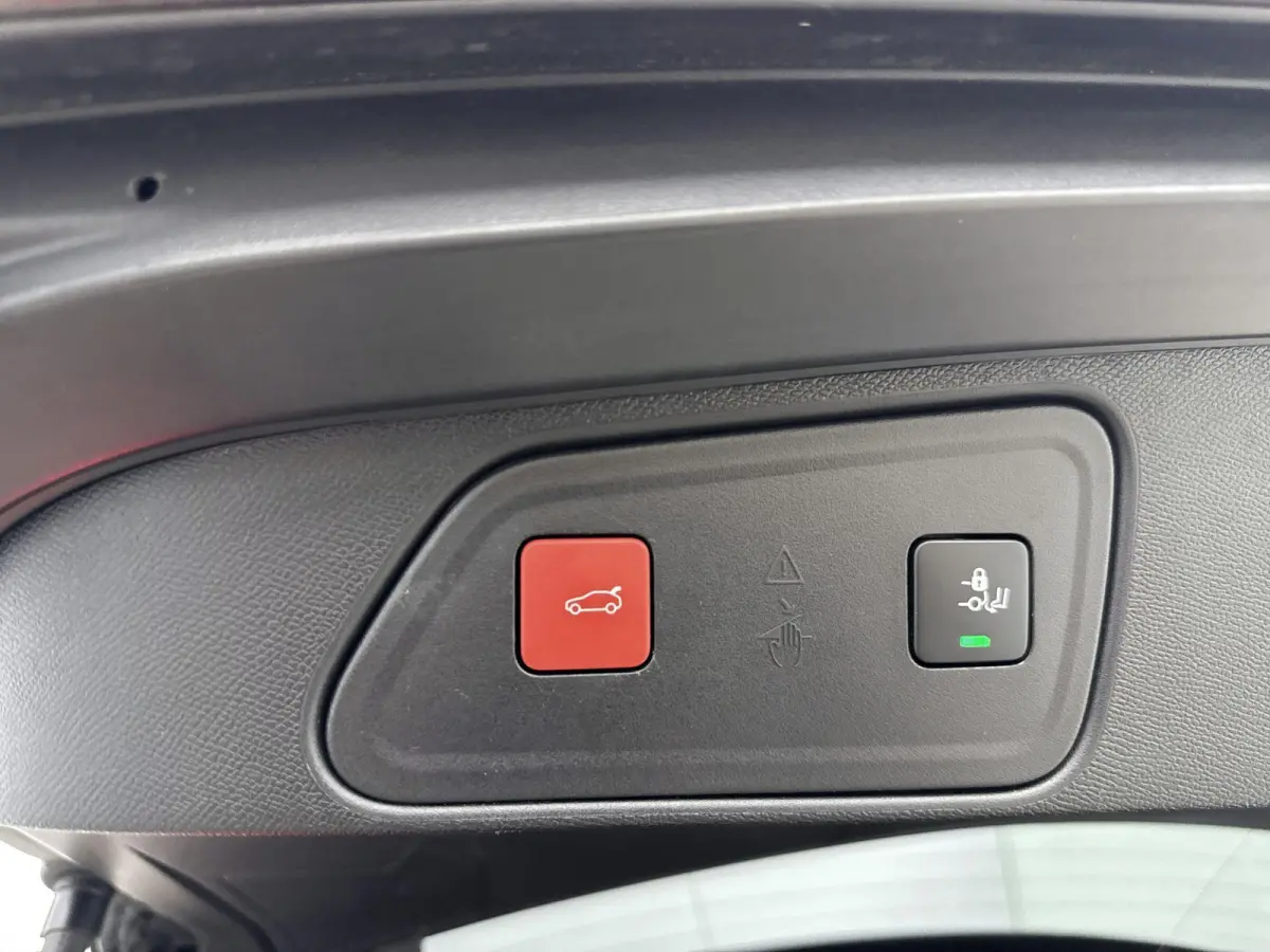 SUV 225pk Plug-In HYbrid GT | Nachtzicht-Assistent | Schuif/Kanteldak | Masssage Voorstoelen | Stoelverwarming | Carplay | Cruise Control Adaptief
