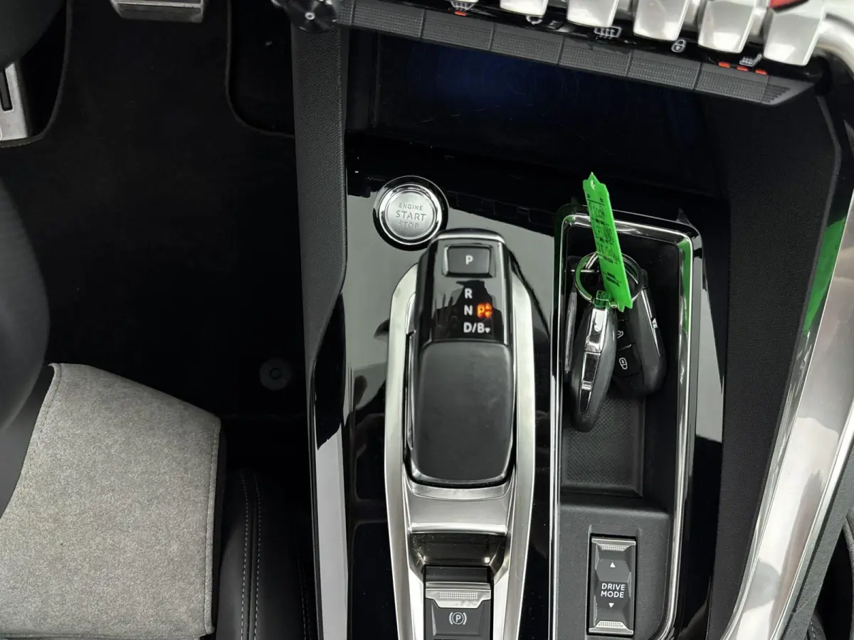 SUV 225pk Plug-In HYbrid GT | Nachtzicht-Assistent | Schuif/Kanteldak | Masssage Voorstoelen | Stoelverwarming | Carplay | Cruise Control Adaptief