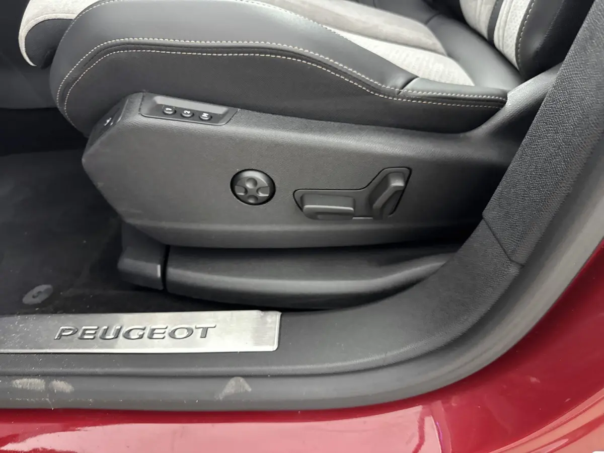 SUV 225pk Plug-In HYbrid GT | Nachtzicht-Assistent | Schuif/Kanteldak | Masssage Voorstoelen | Stoelverwarming | Carplay | Cruise Control Adaptief