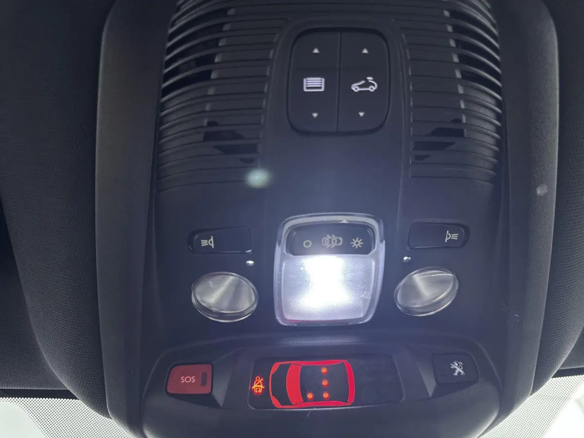 SUV 225pk Plug-In HYbrid GT | Nachtzicht-Assistent | Schuif/Kanteldak | Masssage Voorstoelen | Stoelverwarming | Carplay | Cruise Control Adaptief