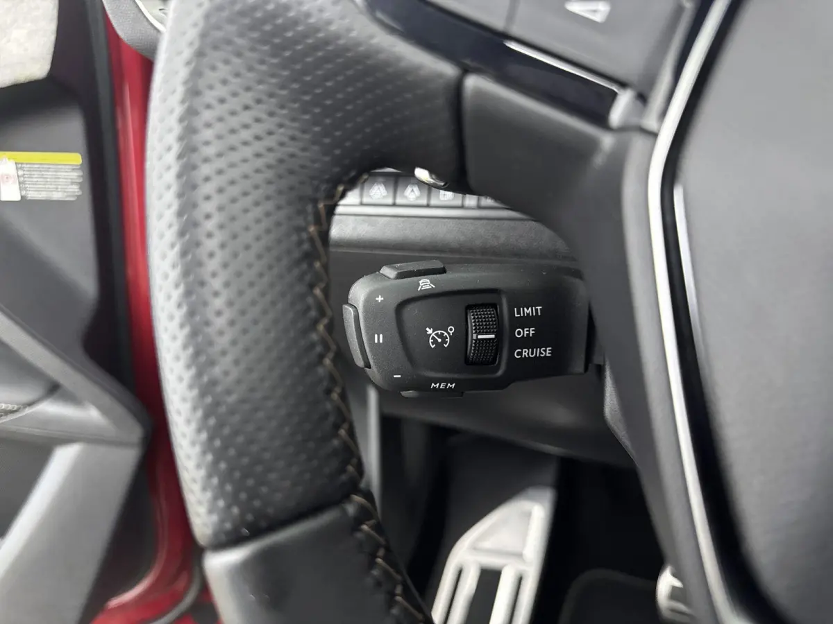 SUV 225pk Plug-In HYbrid GT | Nachtzicht-Assistent | Schuif/Kanteldak | Masssage Voorstoelen | Stoelverwarming | Carplay | Cruise Control Adaptief