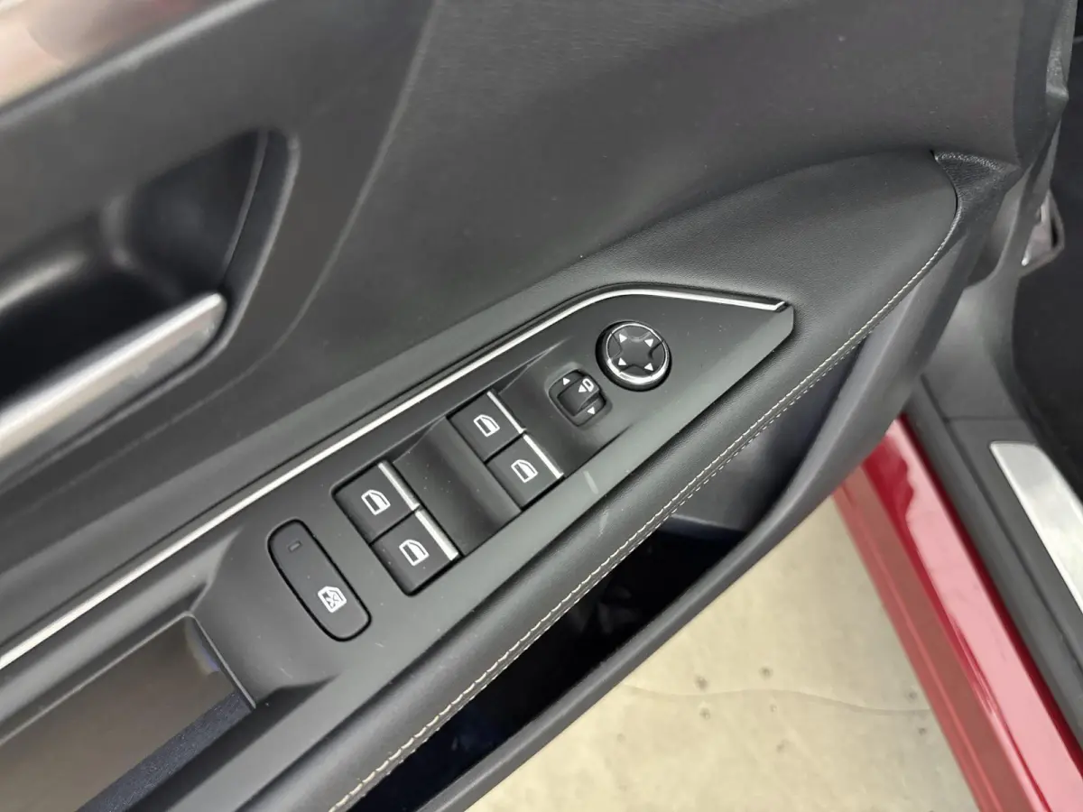 SUV 225pk Plug-In HYbrid GT | Nachtzicht-Assistent | Schuif/Kanteldak | Masssage Voorstoelen | Stoelverwarming | Carplay | Cruise Control Adaptief