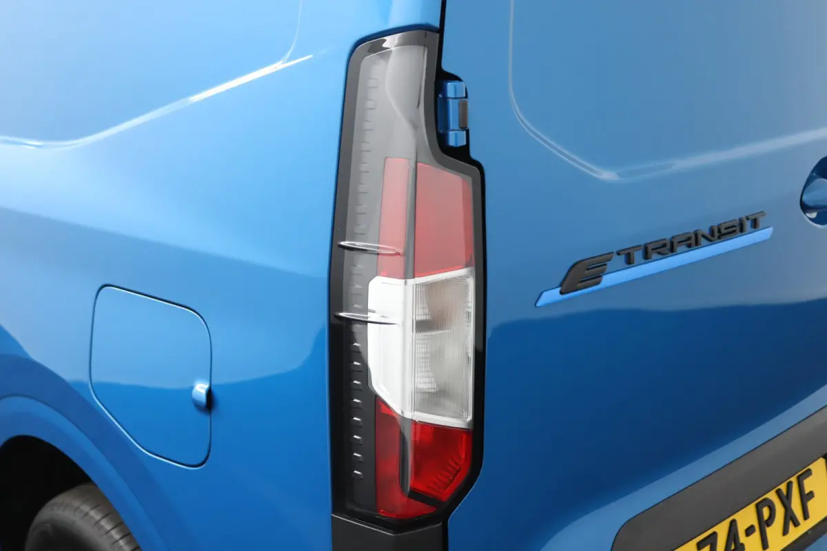 Limited 44 kWh | Camera | Adaptive Cruise | BLIS | Lichtmetalen Velgen | Stoelverwarming | CarPlay/Android Auto | Navigatie