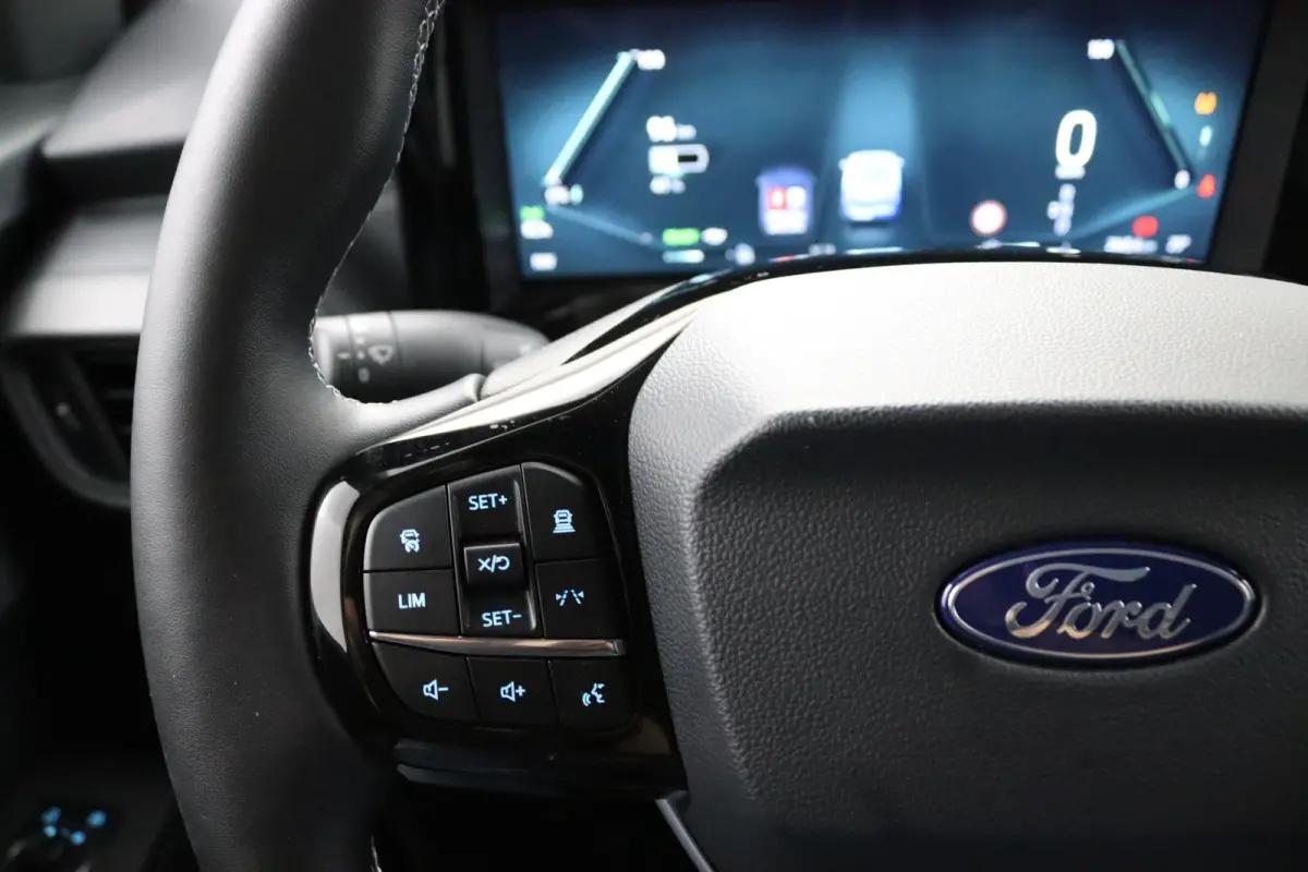 Limited 44 kWh | Camera | Adaptive Cruise | BLIS | Lichtmetalen Velgen | Stoelverwarming | CarPlay/Android Auto | Navigatie