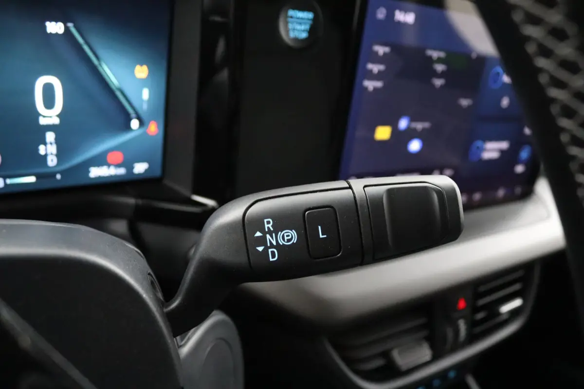 Limited 44 kWh | Camera | Adaptive Cruise | BLIS | Lichtmetalen Velgen | Stoelverwarming | CarPlay/Android Auto | Navigatie
