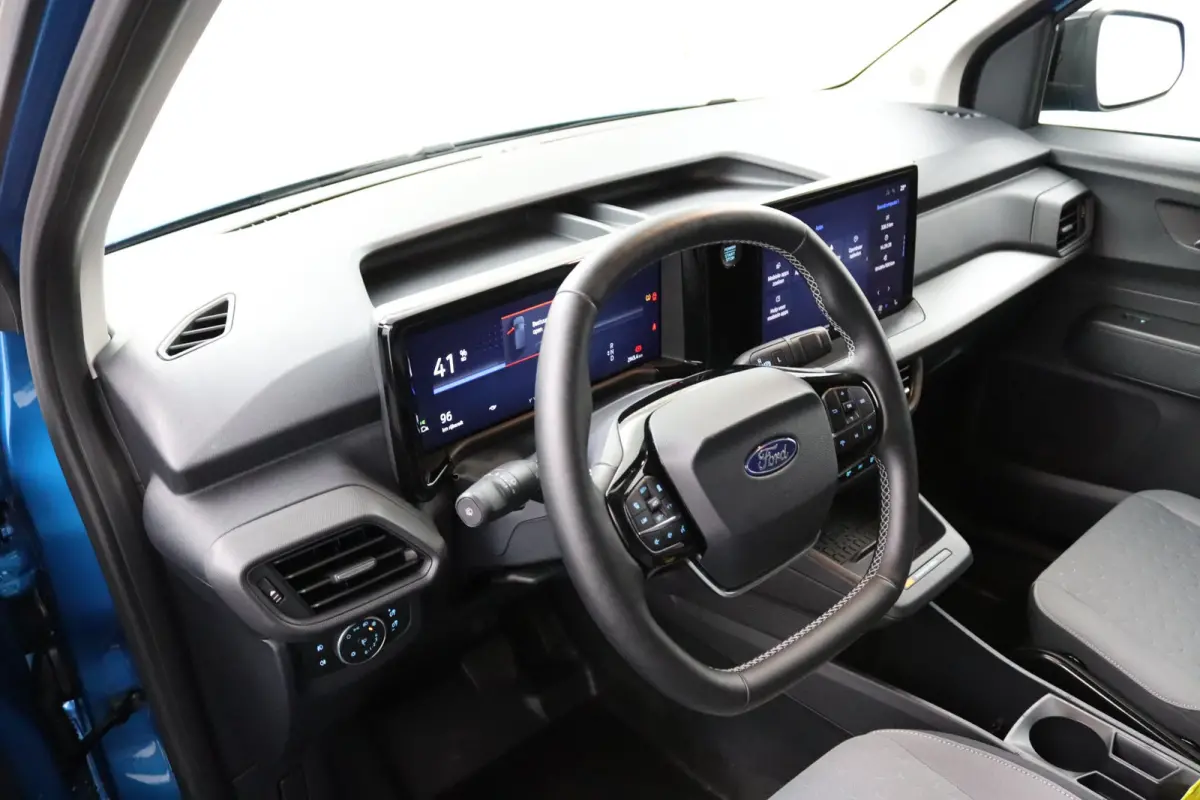 Limited 44 kWh | Camera | Adaptive Cruise | BLIS | Lichtmetalen Velgen | Stoelverwarming | CarPlay/Android Auto | Navigatie