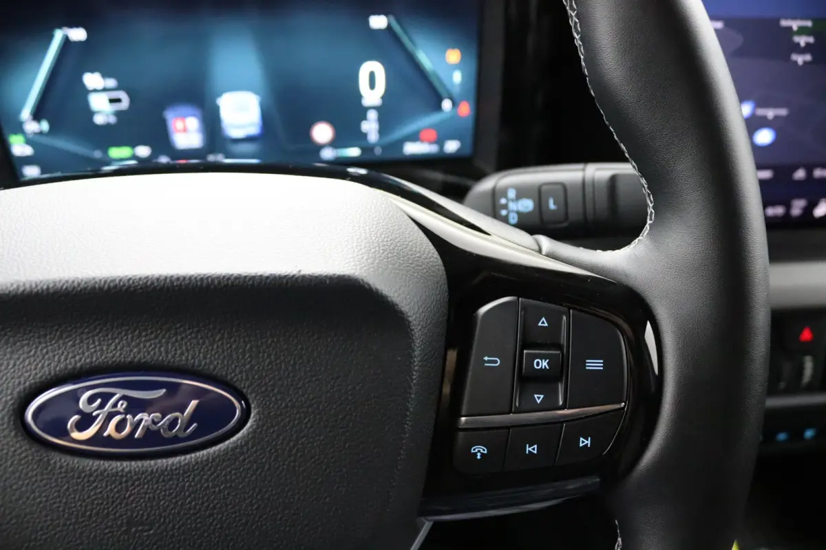 Limited 44 kWh | Camera | Adaptive Cruise | BLIS | Lichtmetalen Velgen | Stoelverwarming | CarPlay/Android Auto | Navigatie