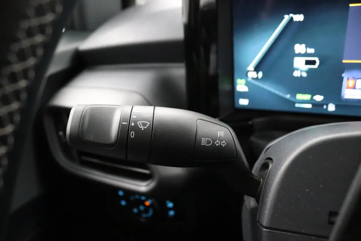 Limited 44 kWh | Camera | Adaptive Cruise | BLIS | Lichtmetalen Velgen | Stoelverwarming | CarPlay/Android Auto | Navigatie