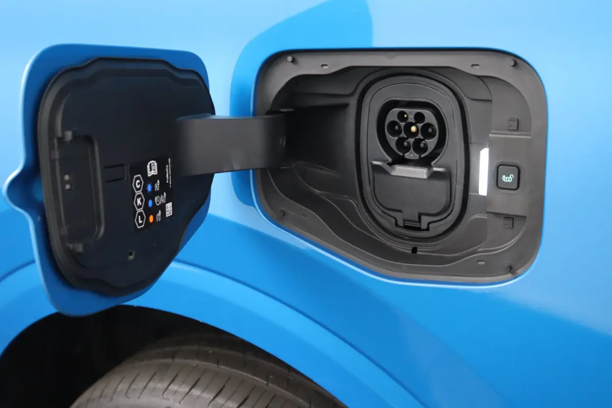 Limited 44 kWh | Camera | Adaptive Cruise | BLIS | Lichtmetalen Velgen | Stoelverwarming | CarPlay/Android Auto | Navigatie