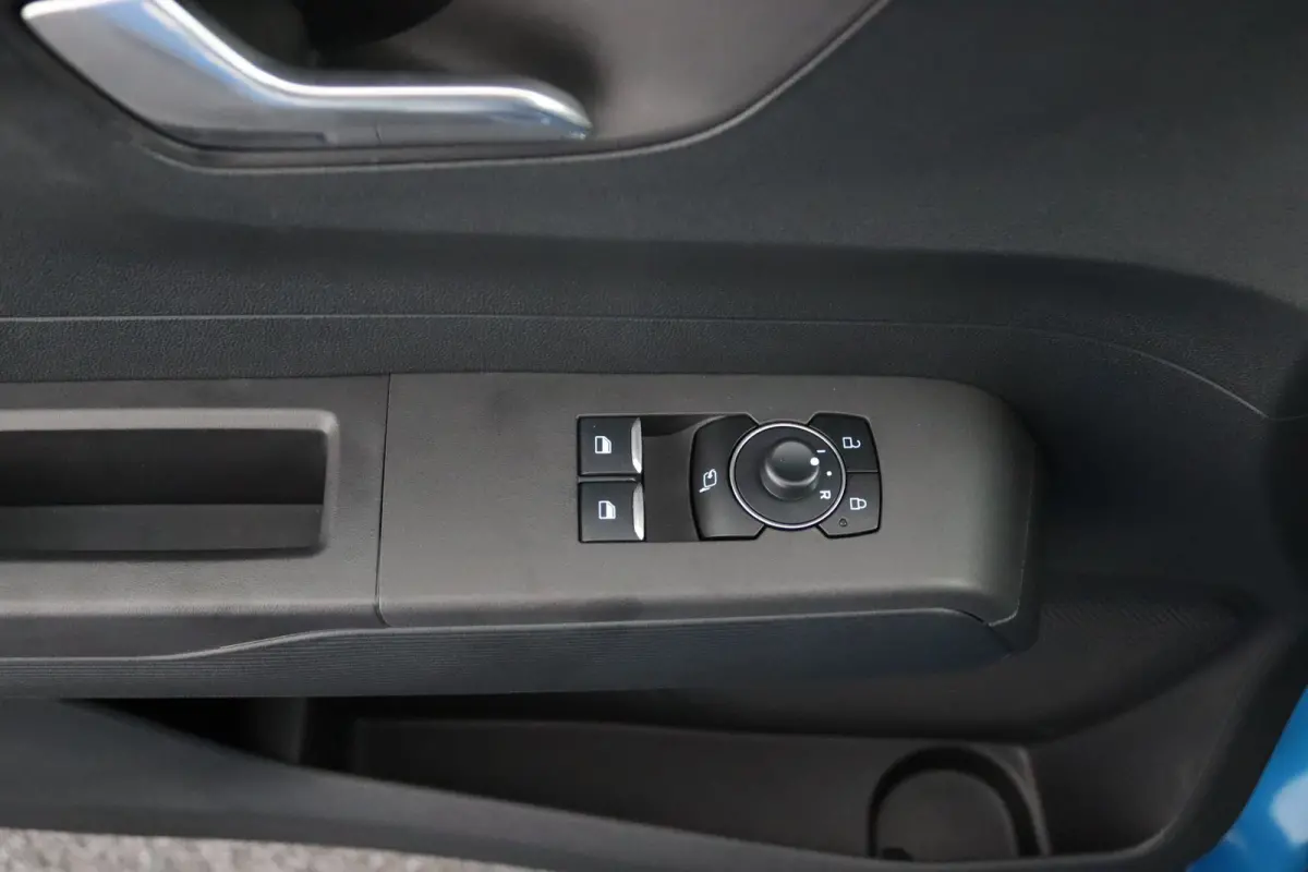 Limited 44 kWh | Camera | Adaptive Cruise | BLIS | Lichtmetalen Velgen | Stoelverwarming | CarPlay/Android Auto | Navigatie
