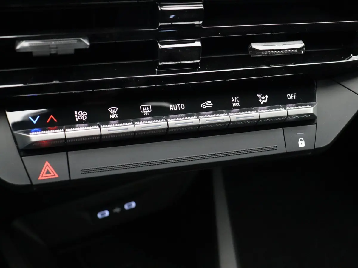 Hybrid 160pk techno | Vijf jaar garantie | Pack Première | Stoelverwarming | 360 graden camera | Active driver assist |