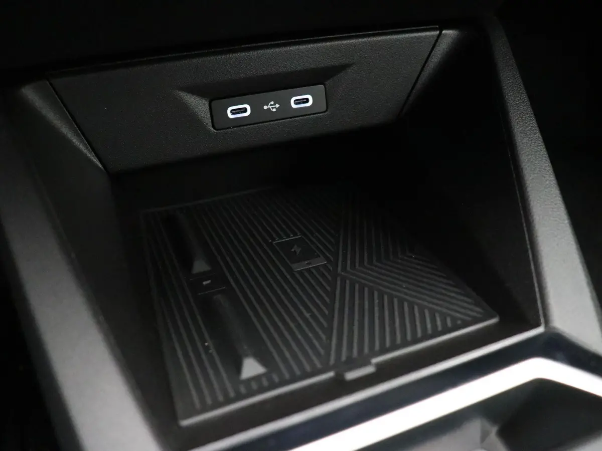 Hybrid 160pk techno | Vijf jaar garantie | Pack Première | Stoelverwarming | 360 graden camera | Active driver assist |