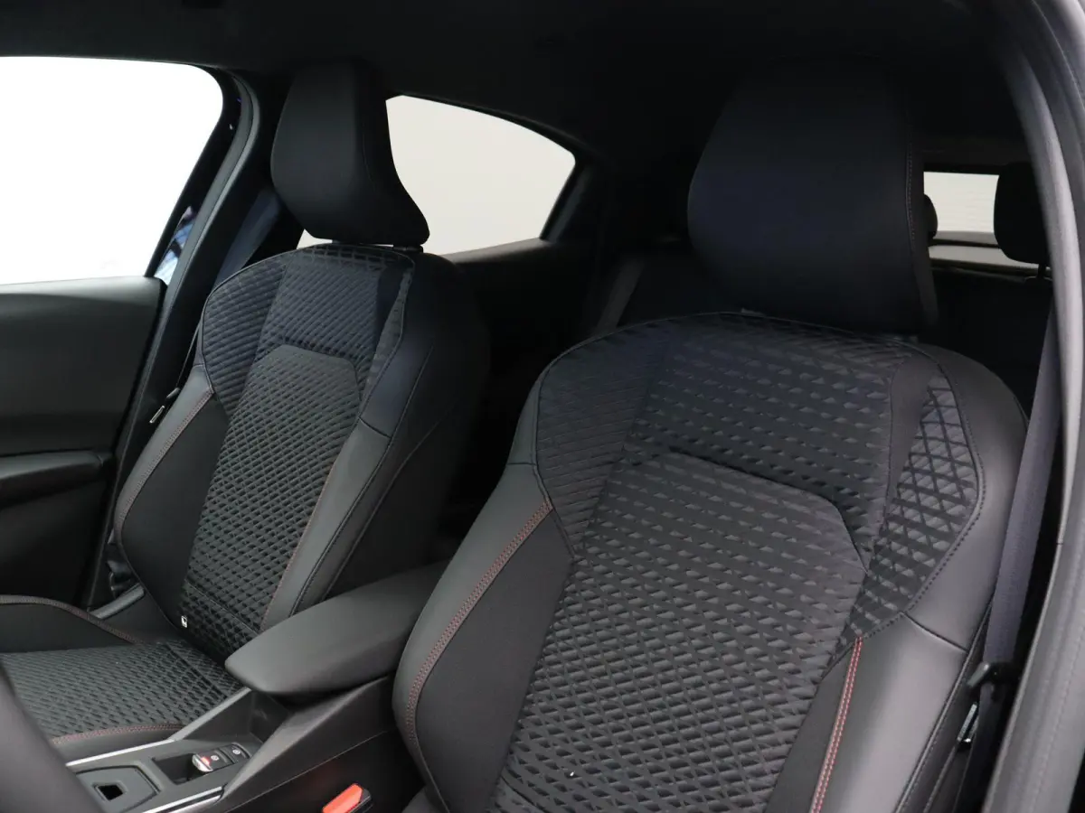 Hybrid 160pk techno | Vijf jaar garantie | Pack Première | Stoelverwarming | 360 graden camera | Active driver assist |