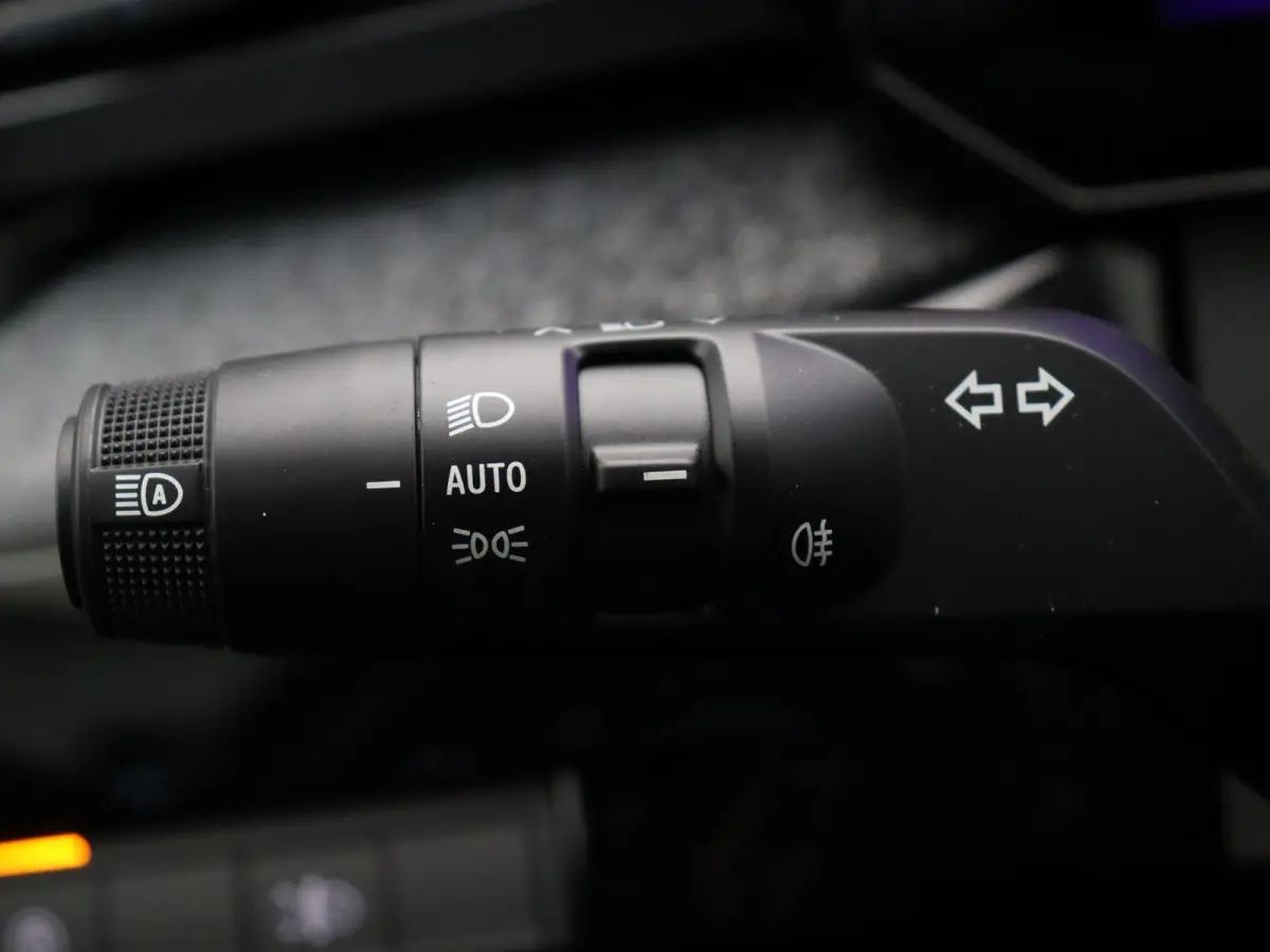 Hybrid 160pk techno | Vijf jaar garantie | Pack Première | Stoelverwarming | 360 graden camera | Active driver assist |