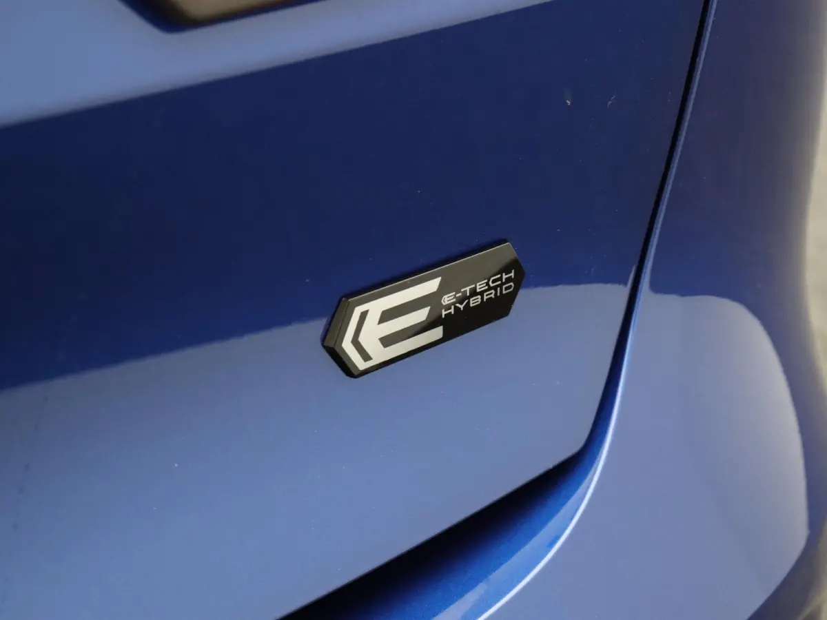 Hybrid 160pk techno | Vijf jaar garantie | Pack Première | Stoelverwarming | 360 graden camera | Active driver assist |