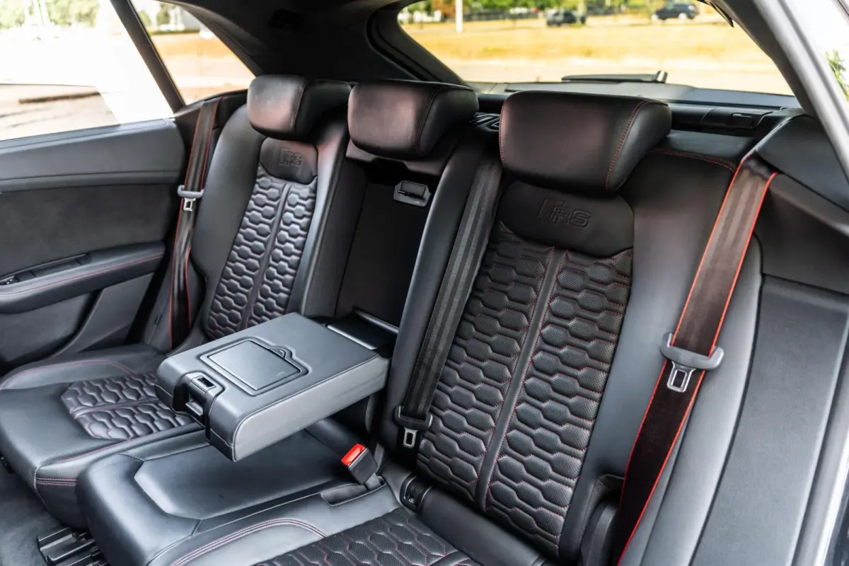 RS 4.0 TFSI quattro Standkachel Keramisch Massage