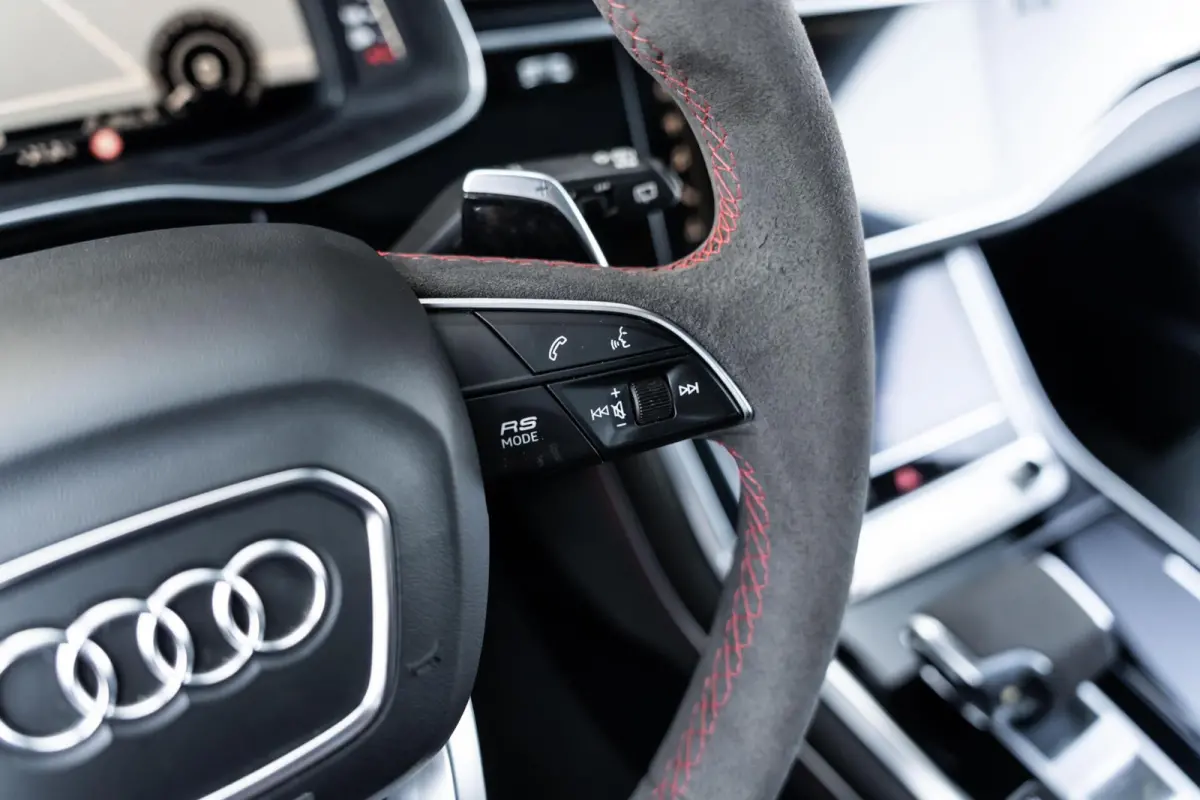 RS 4.0 TFSI quattro Standkachel Keramisch Massage