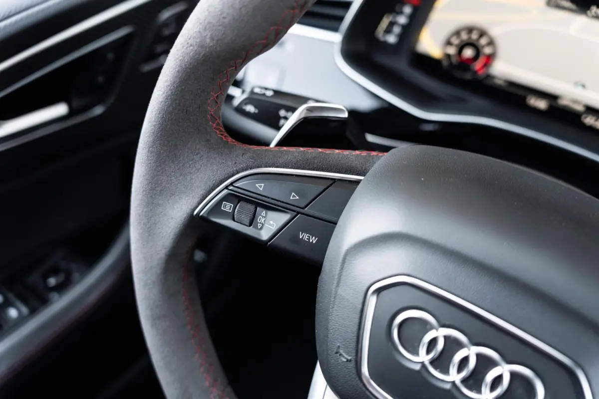 RS 4.0 TFSI quattro Standkachel Keramisch Massage