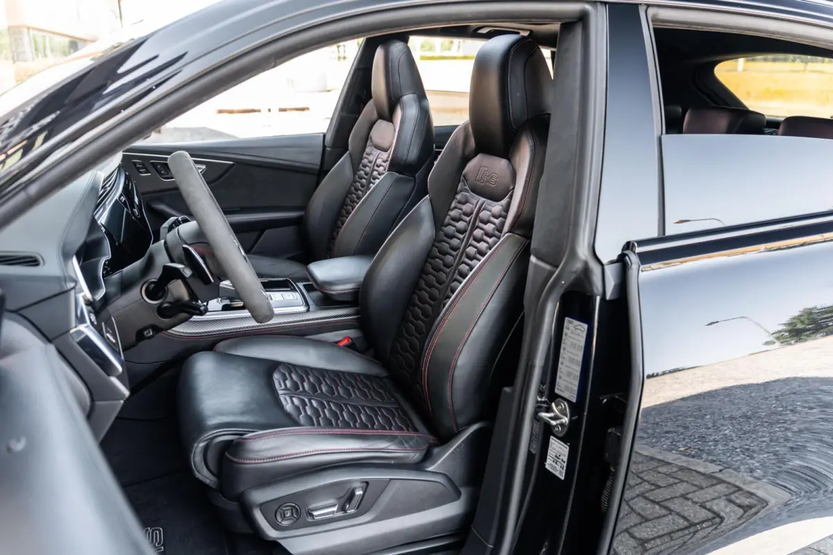 RS 4.0 TFSI quattro Standkachel Keramisch Massage