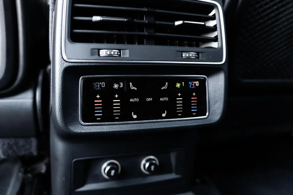 RS 4.0 TFSI quattro Standkachel Keramisch Massage