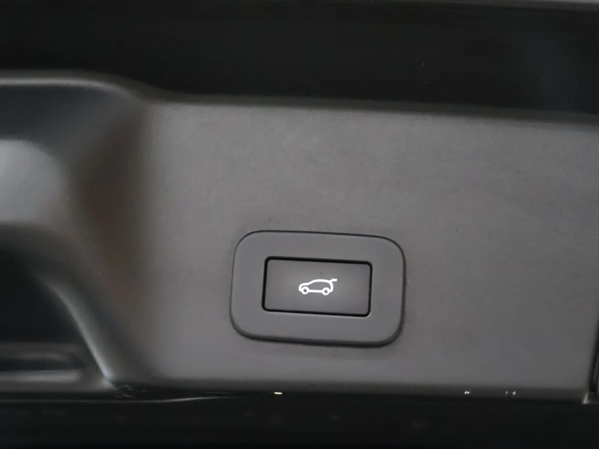 1.5 P300e AWD Bronze Collection [SOH 92%, MERIDIAN, MEMORY SEATS, STOELVERWARMING, APPLE CARPLAY, ANDROID, CAMERA, CLEAR SIGHT SPIEGEL, VOL LEDER, DIGITAL DASH, PDC V+A, CRUISE CONTROL, GROO