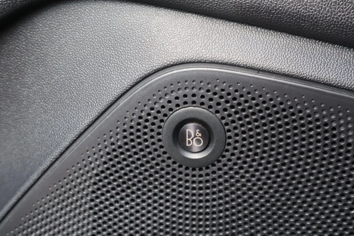 1.0 EcoBoost Titanium X | Cruise Control | B&O | Keyless Entry | Climate Control | Navigatie | Draadloos opladen |