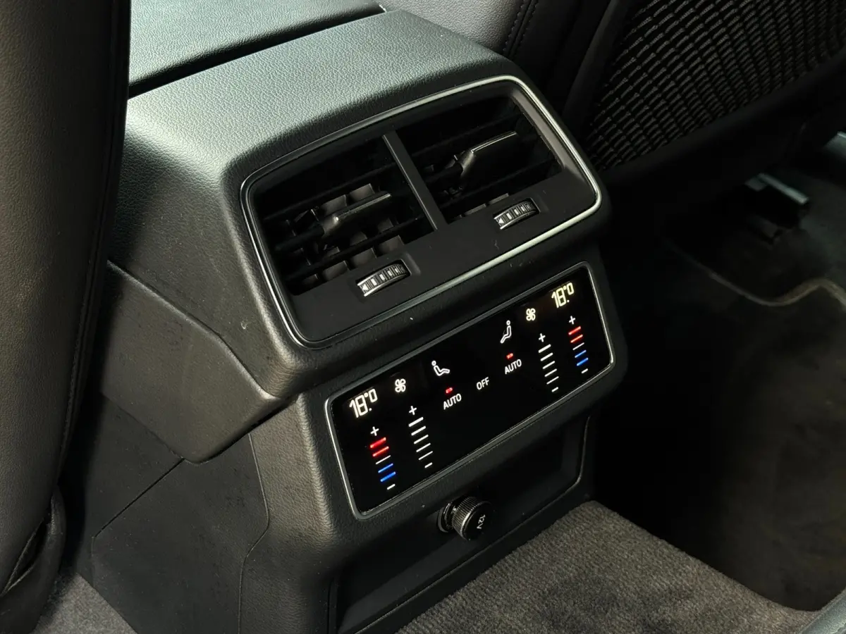 55 TFSI e quattro S-line | Matrix | Trekhaak | 360 | Carplay | 20 inch | Competition | Dealer onderhouden