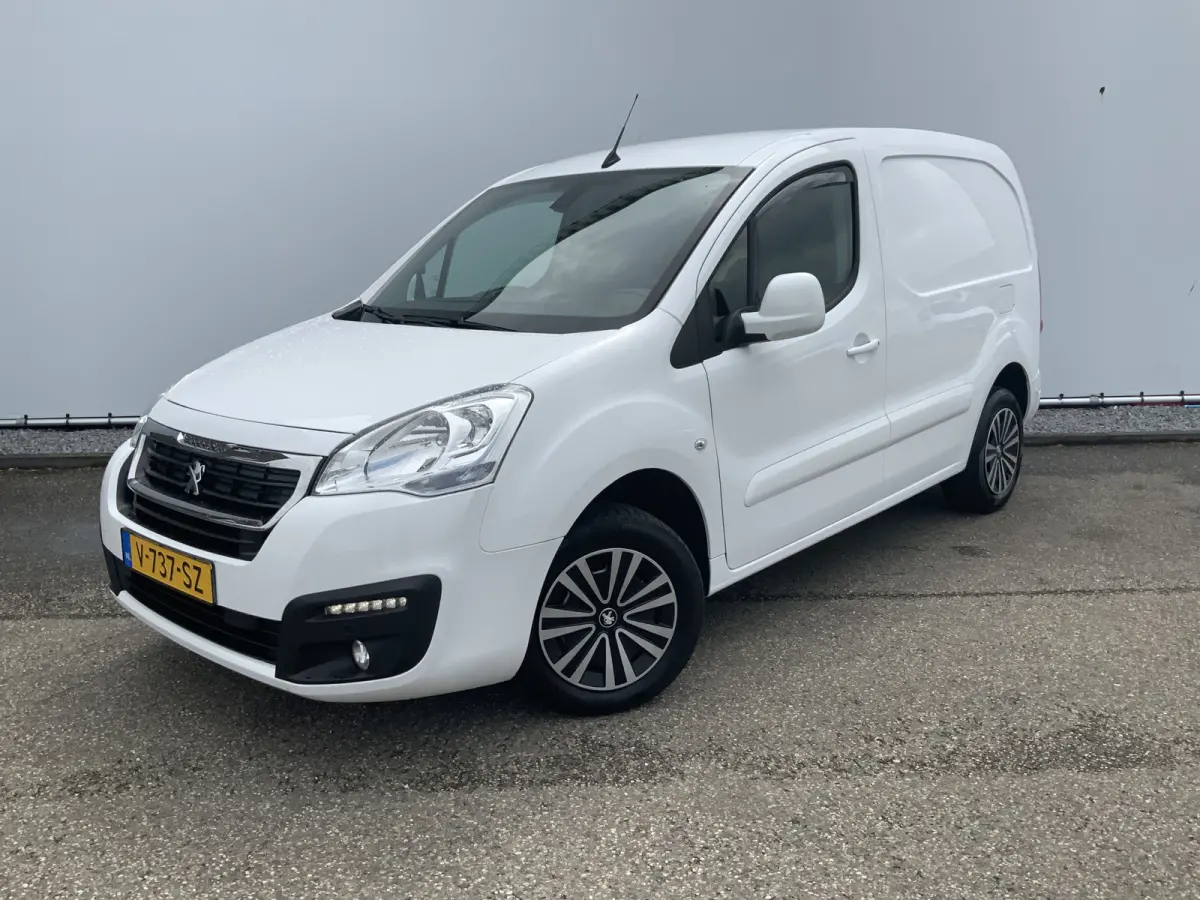 120 1.6 BlueHDi 100 L1 Premium Pack S&S Airco Cruise 3 Zits Trekhaak 1250 kg Alu Velg Euro 6 Export