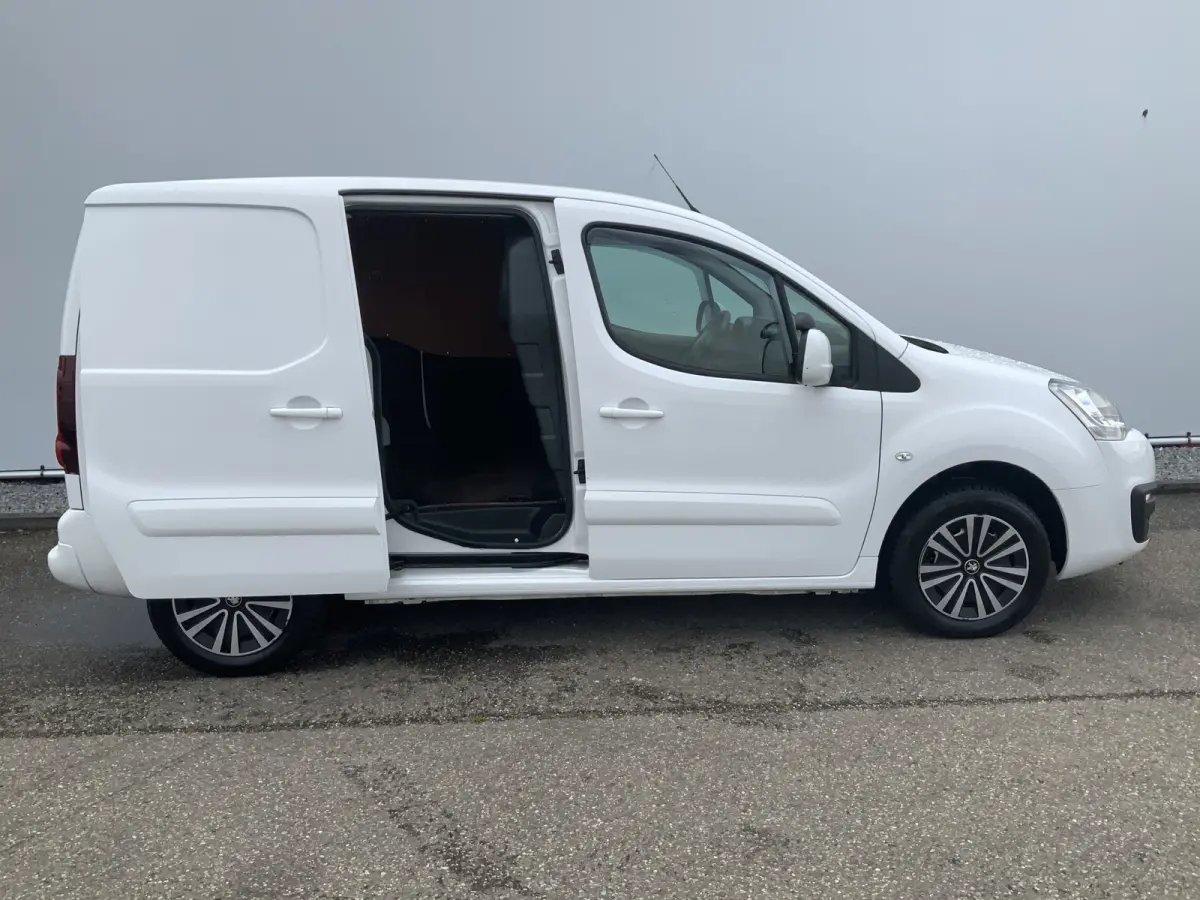 120 1.6 BlueHDi 100 L1 Premium Pack S&S Airco Cruise 3 Zits Trekhaak 1250 kg Alu Velg Euro 6 Export