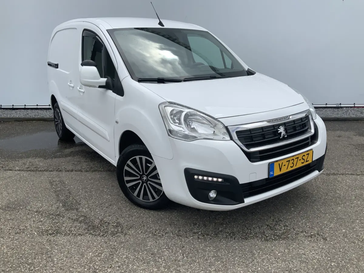 120 1.6 BlueHDi 100 L1 Premium Pack S&S Airco Cruise 3 Zits Trekhaak 1250 kg Alu Velg Euro 6 Export