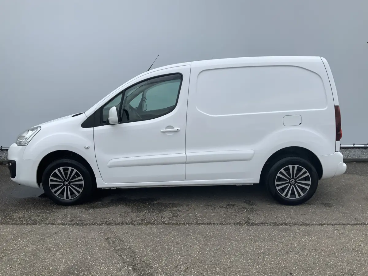120 1.6 BlueHDi 100 L1 Premium Pack S&S Airco Cruise 3 Zits Trekhaak 1250 kg Alu Velg Euro 6 Export