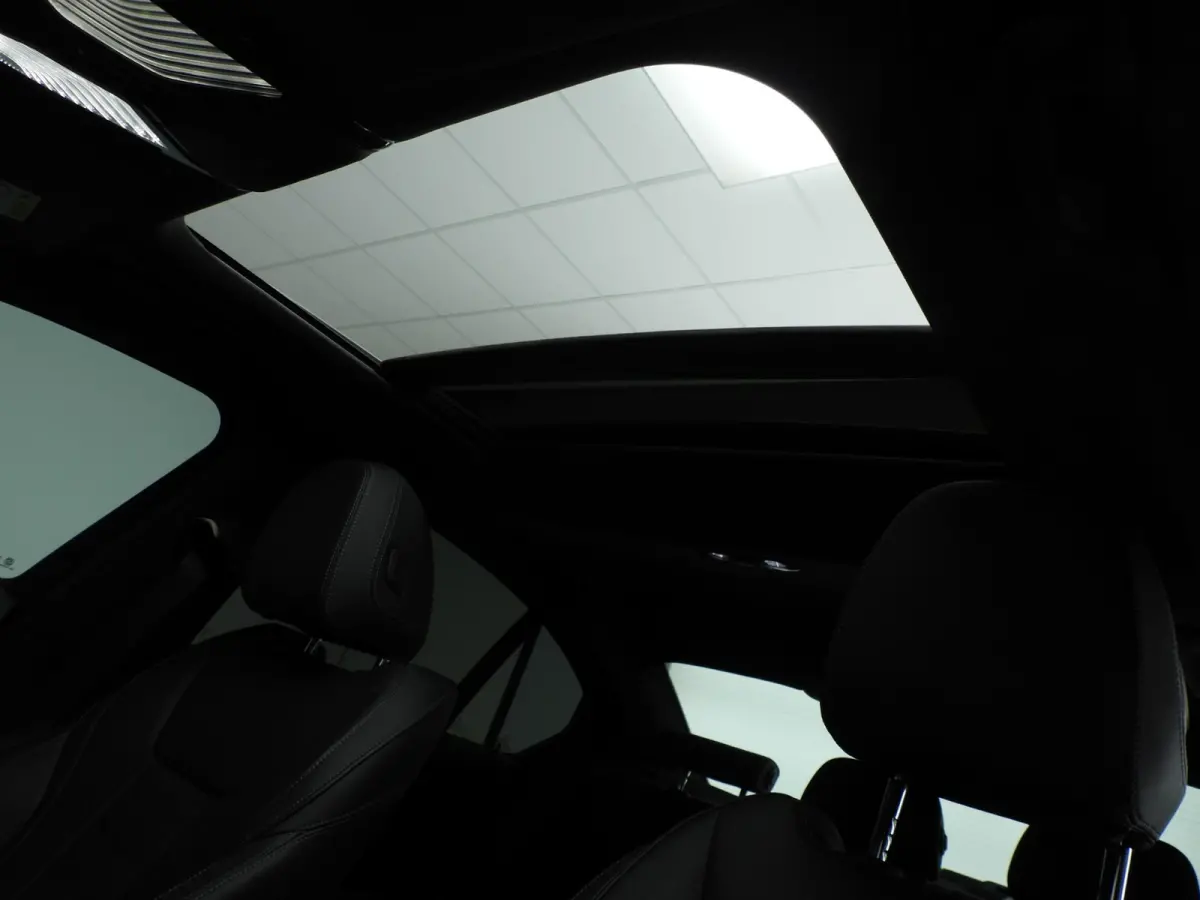 318i | M-Sportpakket | LED | Leder | Navigatie | Schuifdak | Sportstoelen | Stoelverwarming | DAB | Alu 18 inch