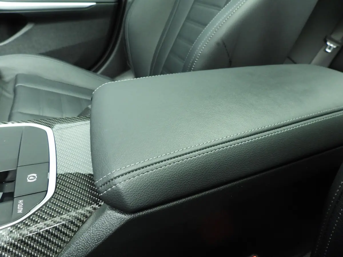 318i | M-Sportpakket | LED | Leder | Navigatie | Schuifdak | Sportstoelen | Stoelverwarming | DAB | Alu 18 inch