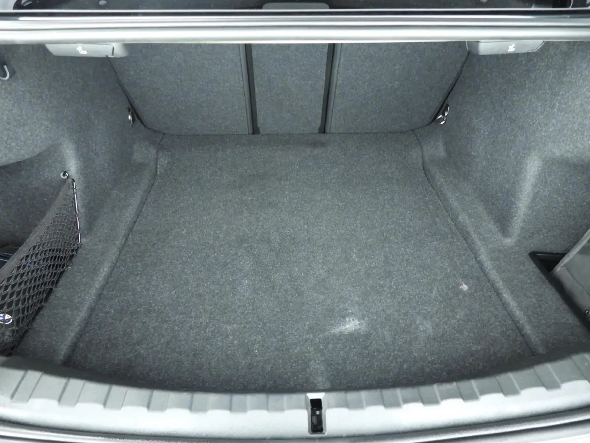 318i | M-Sportpakket | LED | Leder | Navigatie | Schuifdak | Sportstoelen | Stoelverwarming | DAB | Alu 18 inch