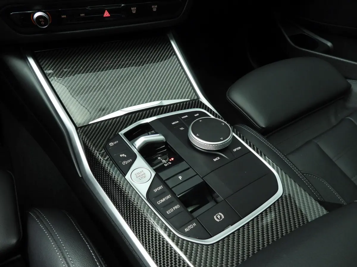 318i | M-Sportpakket | LED | Leder | Navigatie | Schuifdak | Sportstoelen | Stoelverwarming | DAB | Alu 18 inch