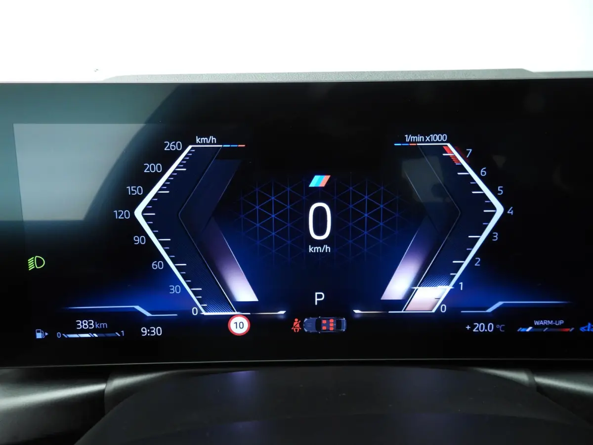 318i | M-Sportpakket | LED | Leder | Navigatie | Schuifdak | Sportstoelen | Stoelverwarming | DAB | Alu 18 inch