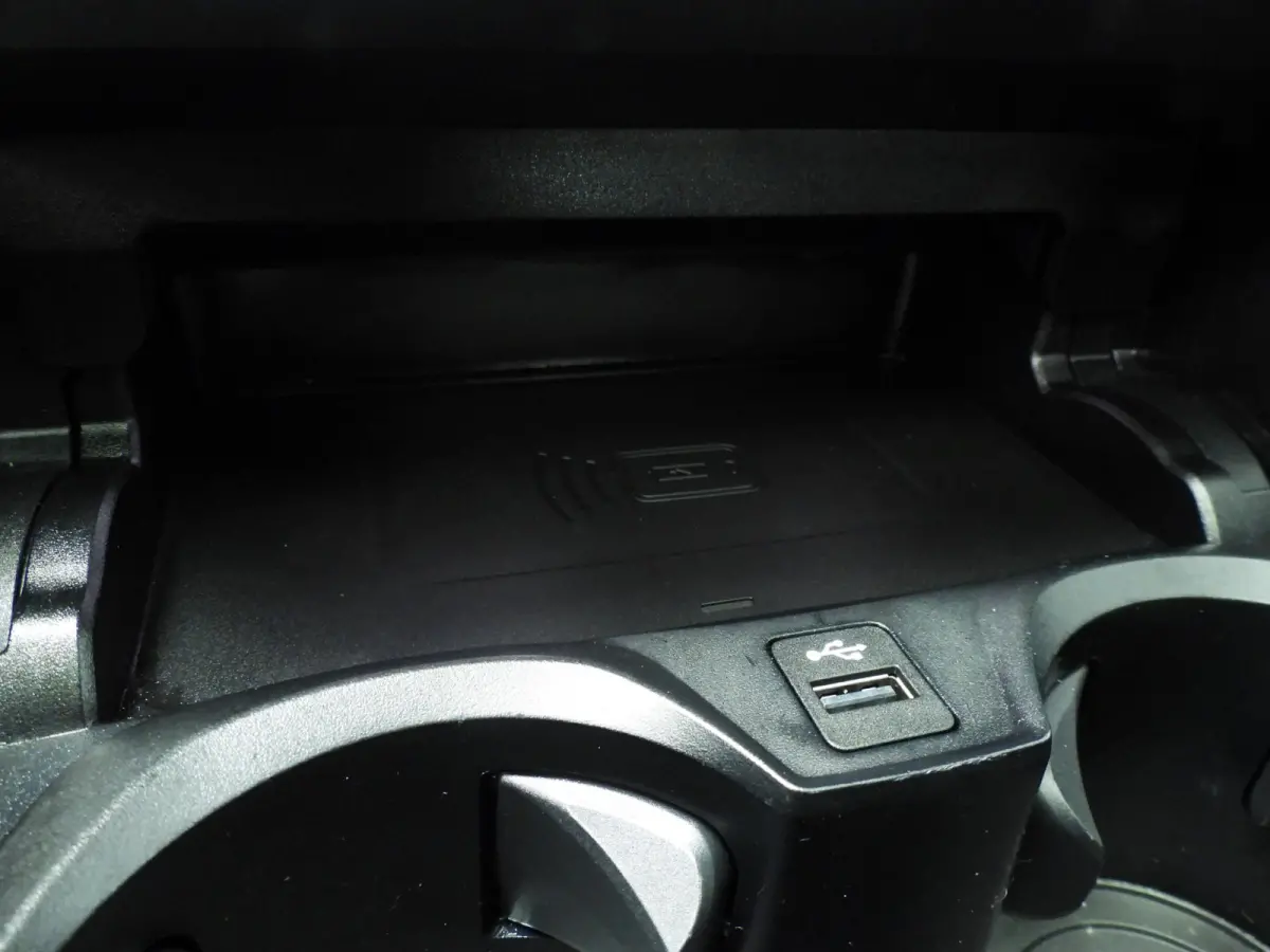 318i | M-Sportpakket | LED | Leder | Navigatie | Schuifdak | Sportstoelen | Stoelverwarming | DAB | Alu 18 inch