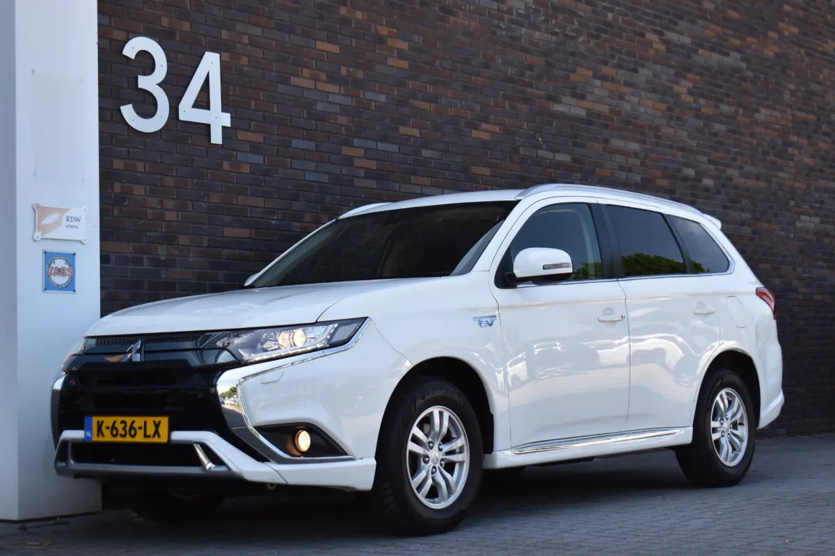 2.4 PHEV Pure