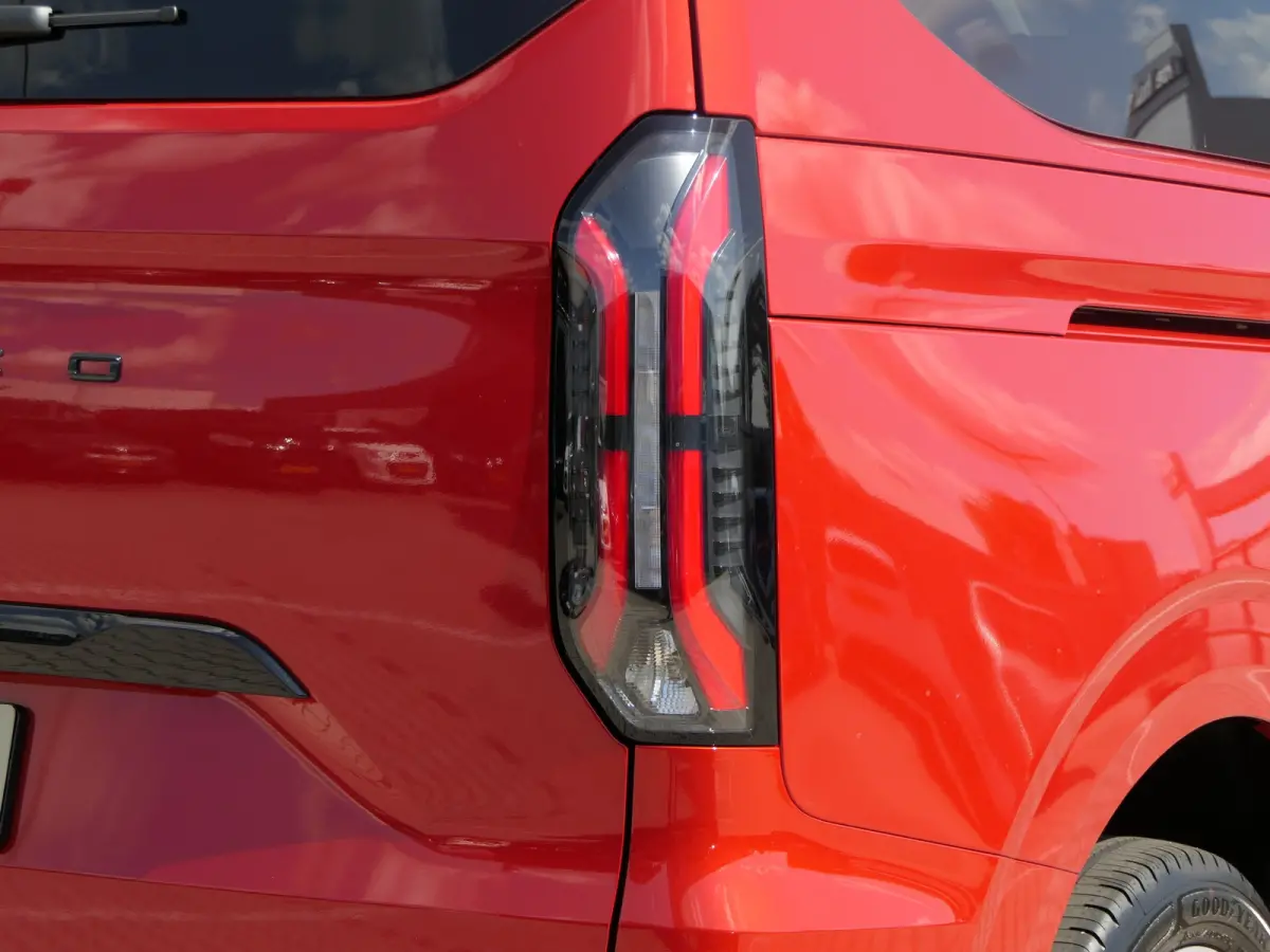 Tourneo 340 2.5 PHEV L2H1 Titanium X | Leder | Panoramdak | B&O Audio | BLIS | Adaptive Cruise | Adaptive LED | Elek. Stoelen |