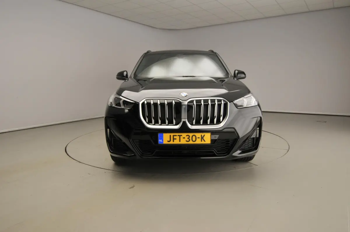 sDrive18i | M-Sportpakket | LED | Navigatie | Panoramadak | Trekhaak | Sportstoelen | DAB | Alu 18 inch