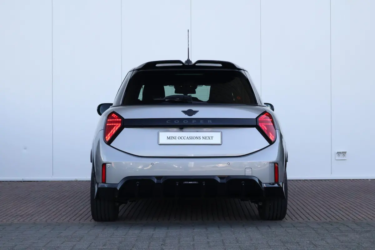 1.5 Cooper C John Cooper Works XL | Pano-dak | Harman Kardon | Elektrische stoelen met geheugen | Head-up display | Comfortacces | Stoelverwarming