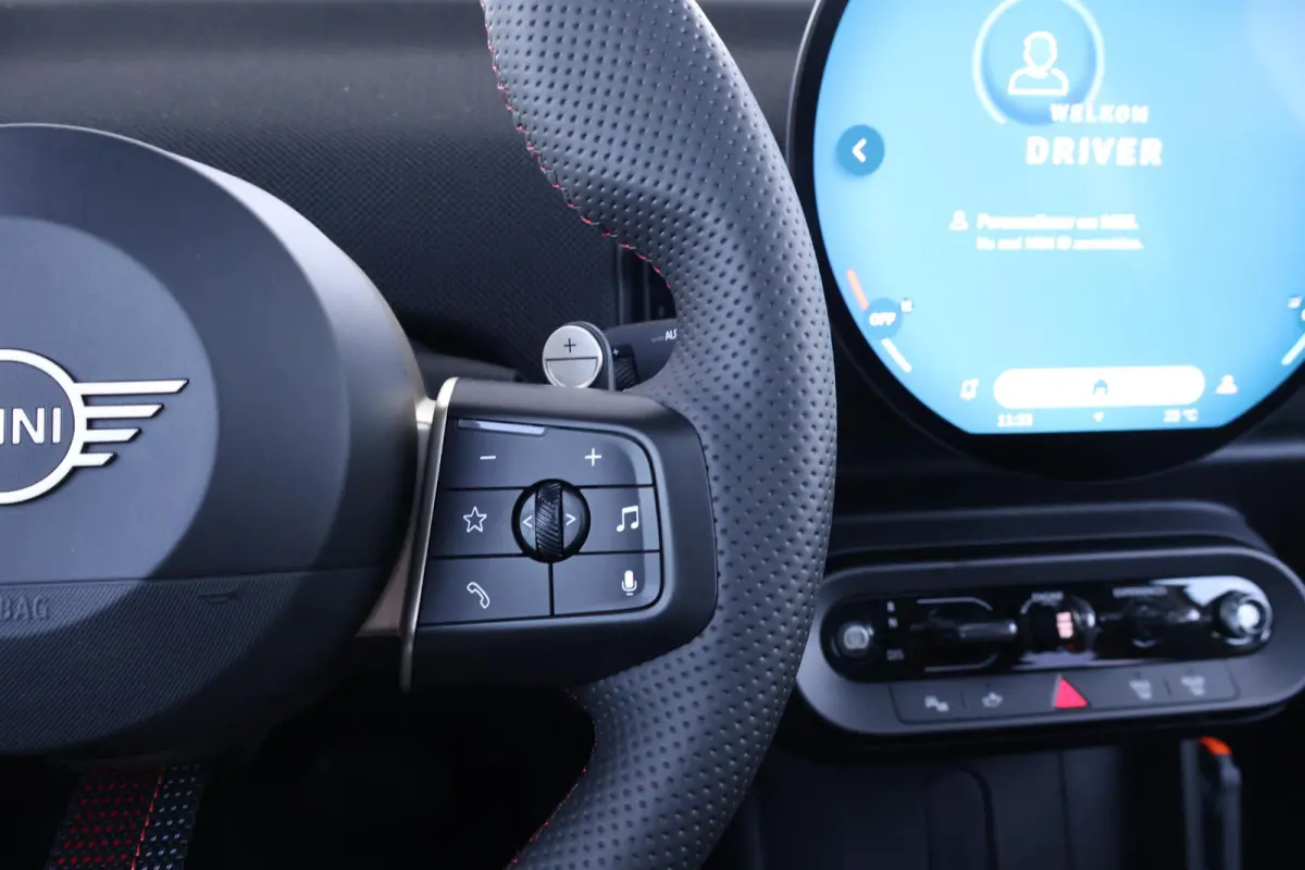1.5 Cooper C John Cooper Works XL | Pano-dak | Harman Kardon | Elektrische stoelen met geheugen | Head-up display | Comfortacces | Stoelverwarming