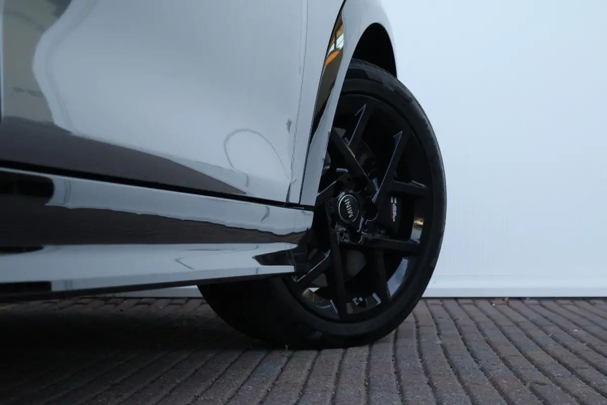 1.5 Cooper C John Cooper Works XL | Pano-dak | Harman Kardon | Elektrische stoelen met geheugen | Head-up display | Comfortacces | Stoelverwarming