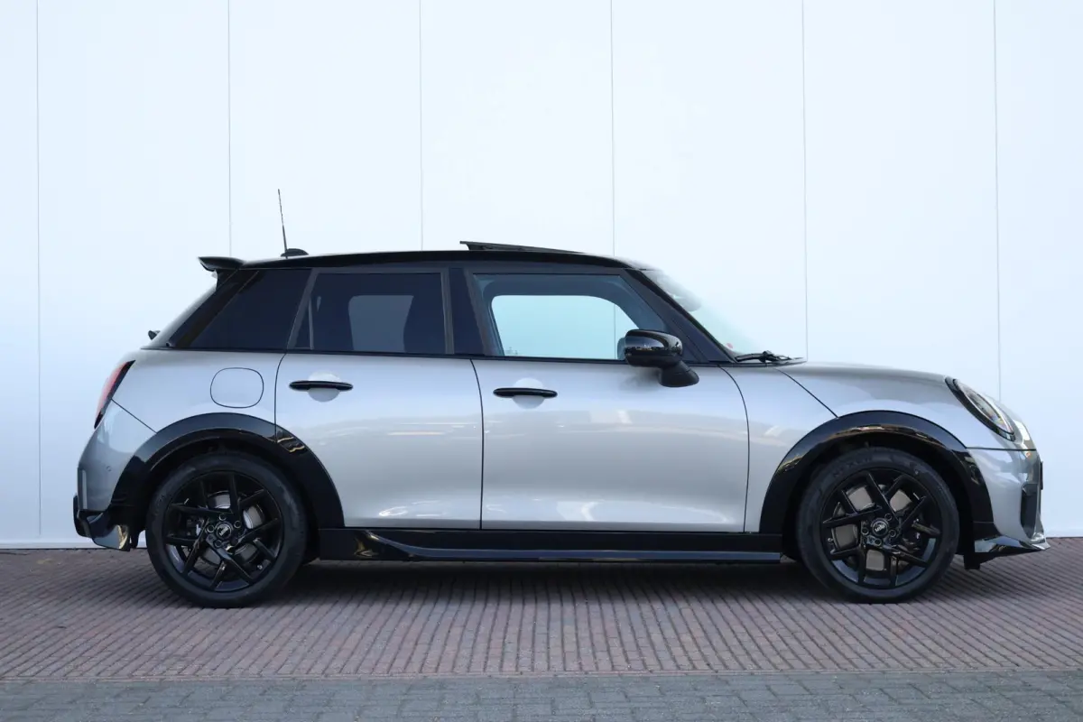 1.5 Cooper C John Cooper Works XL | Pano-dak | Harman Kardon | Elektrische stoelen met geheugen | Head-up display | Comfortacces | Stoelverwarming