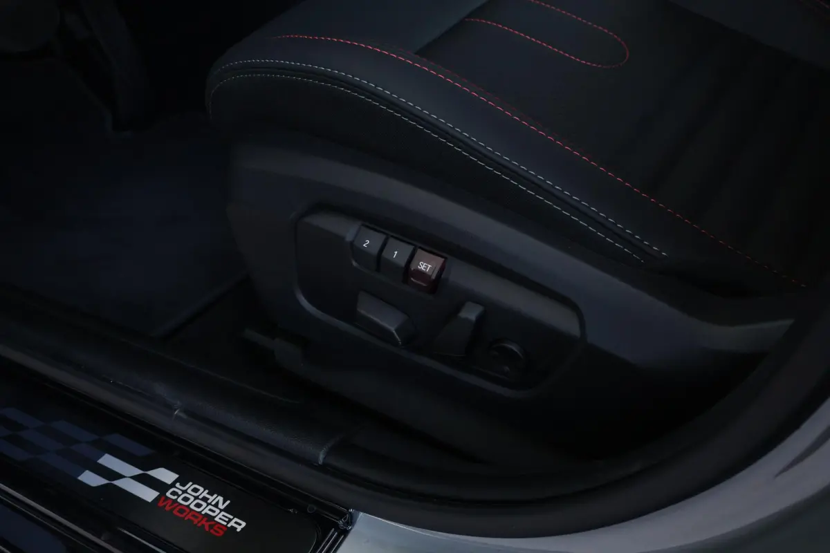 1.5 Cooper C John Cooper Works XL | Pano-dak | Harman Kardon | Elektrische stoelen met geheugen | Head-up display | Comfortacces | Stoelverwarming