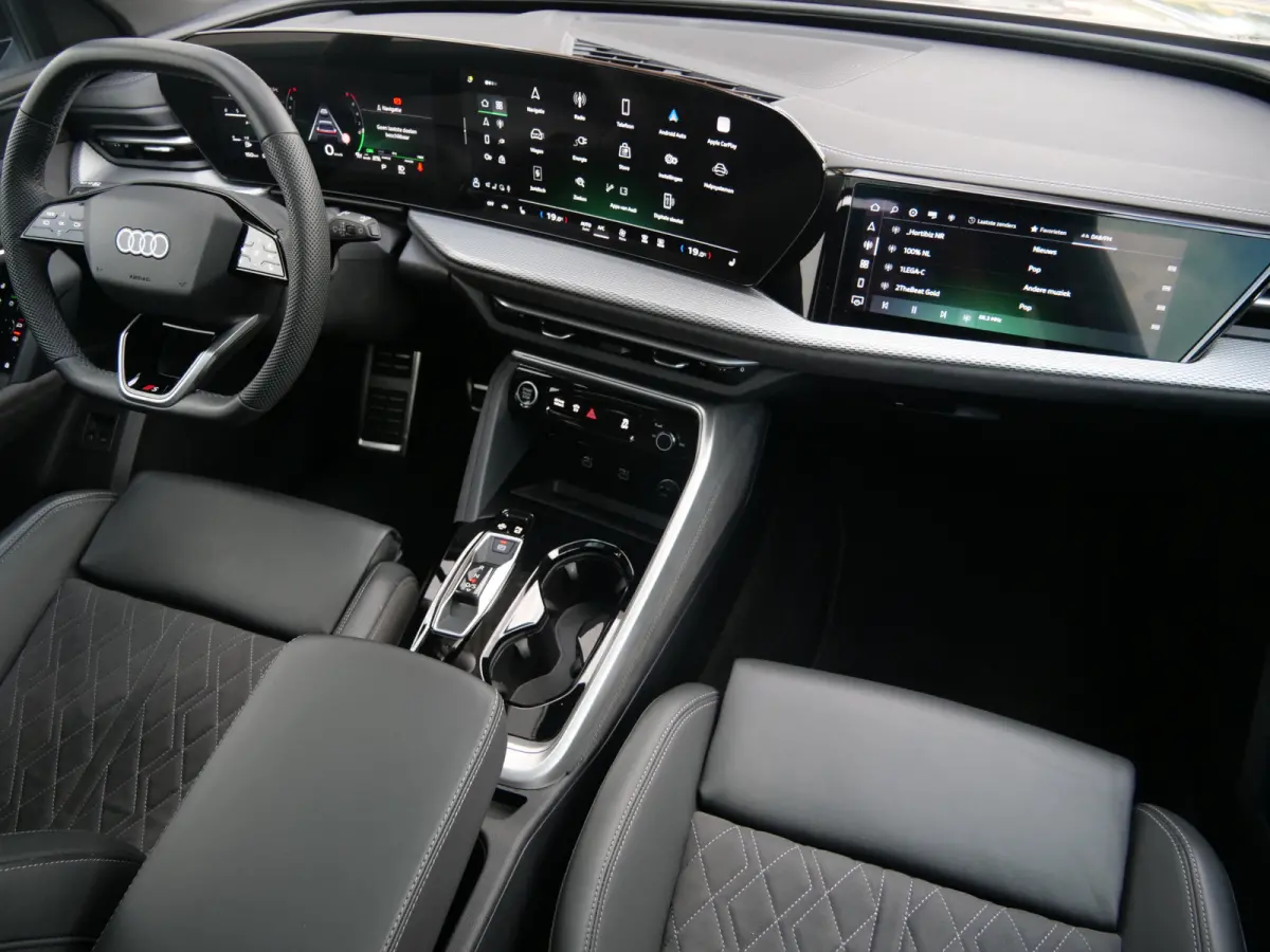2.0 TFSI e-hybrid quattro S edition 299 Pk Automaat / NIEUW MODEL Navi / DAB / Camera's / Apple Carplay / Pano-dak