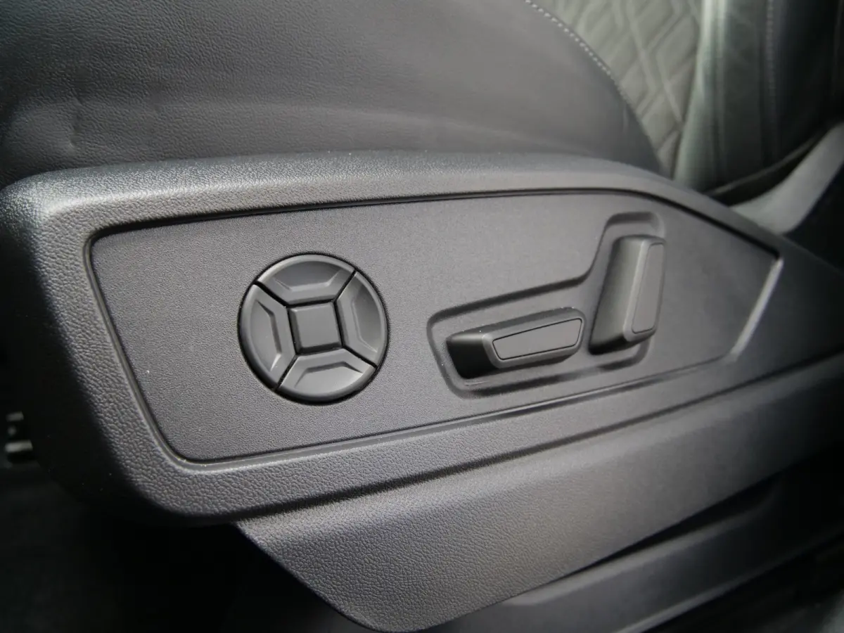 2.0 TFSI e-hybrid quattro S edition 299 Pk Automaat / NIEUW MODEL Navi / DAB / Camera's / Apple Carplay / Pano-dak