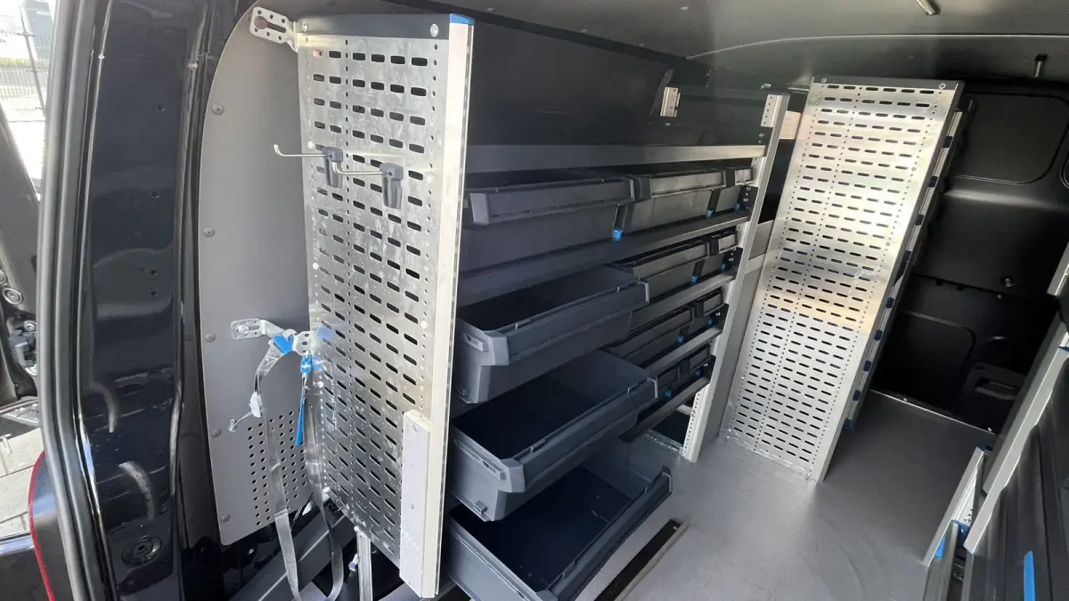 150 pk DSG Comfortline, Complete Sortimo inrichting, 17 LMV, bumpers en spiegels in kleur, omvormer