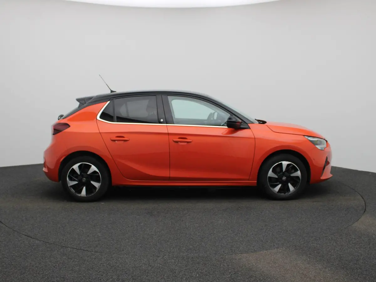 Auto Elegance | Apple Carplay / Android Auto | Achteruitrijcamera | Parkeersensoren |
