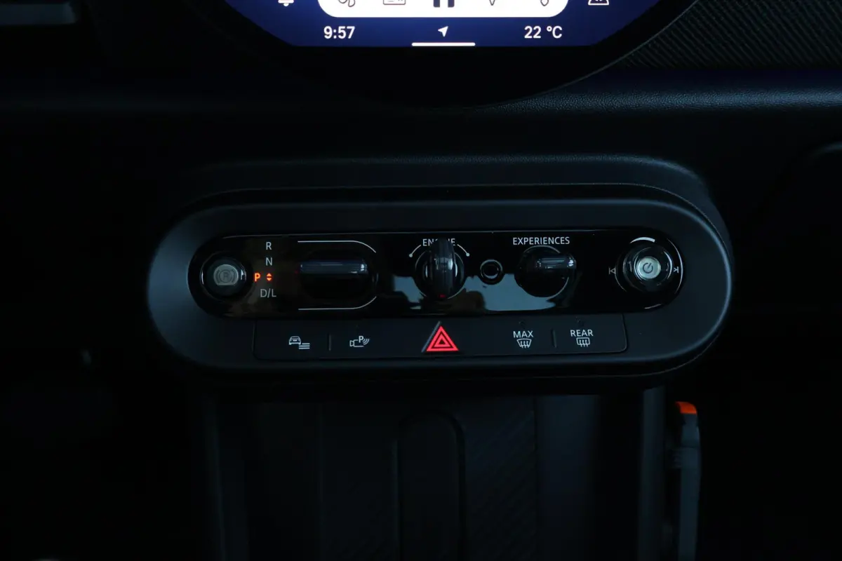 1.5 Cooper C Blackyard | Pano-dak | Harman Kardon | Elektrische stoelen met geheugen | Head-up display | Comfortacces | Stoelverwarming